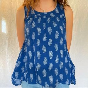 Lee long and flowy blue paisley print tank top